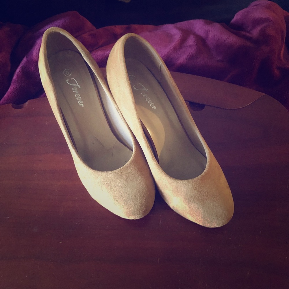 Size 8 rounded toe camel colored suede heels